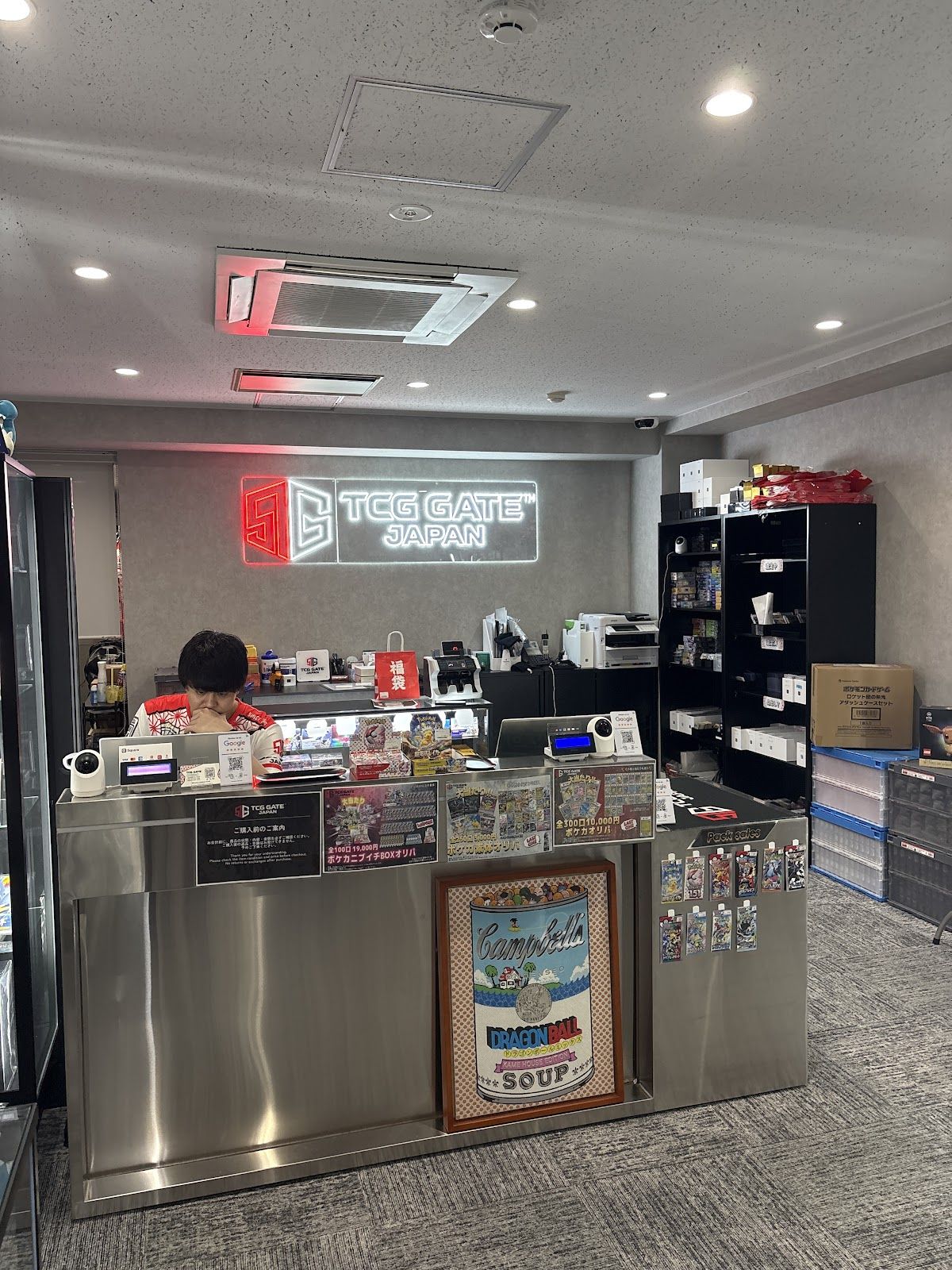 TCG GATE 店内レジカウンター(販売・買取受付)